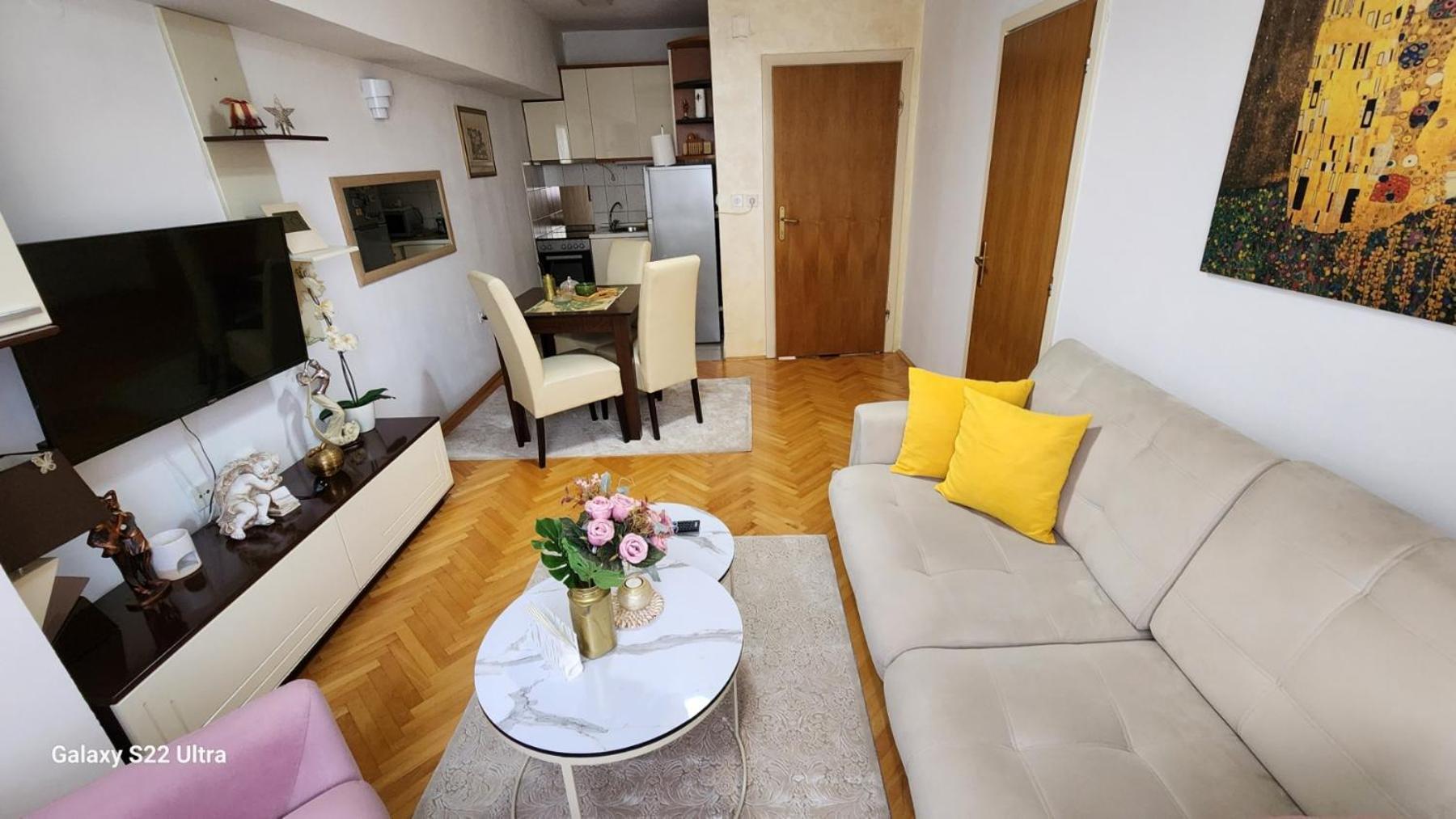 New 8, Self Check-in, Free Parking Apartment Skopje