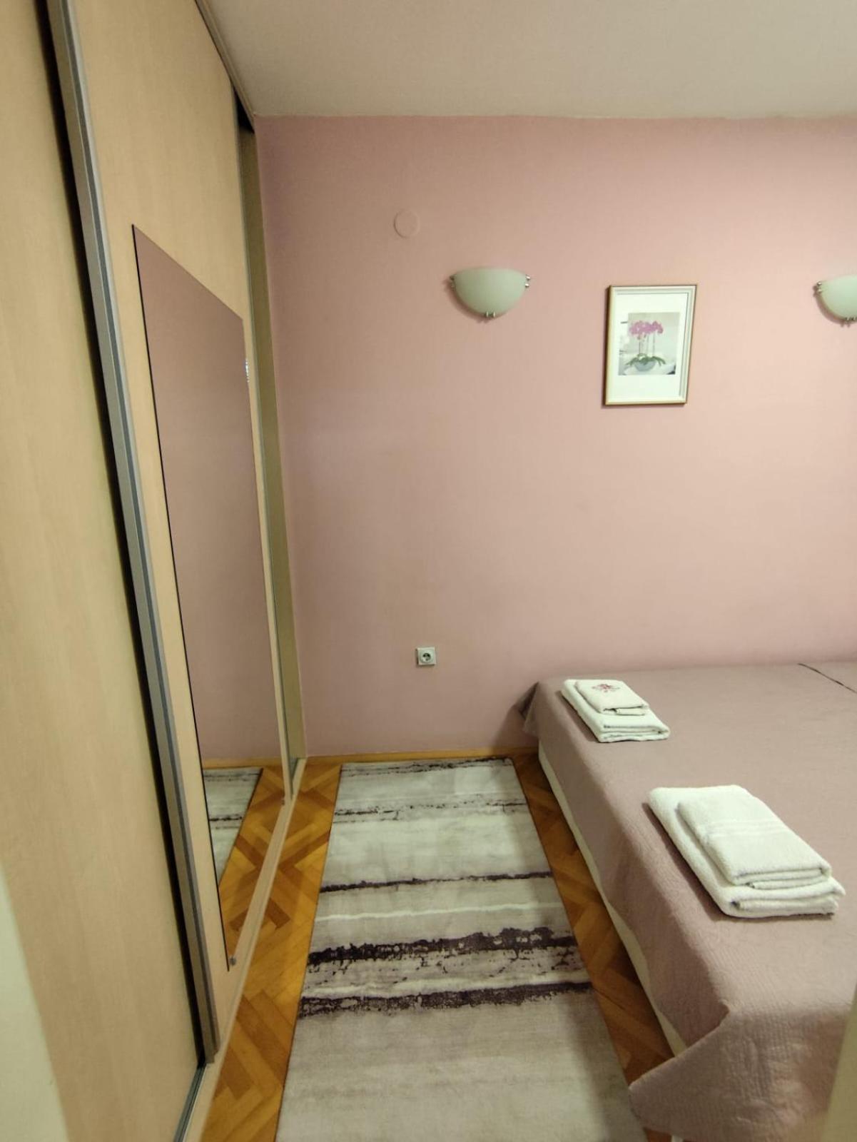 88, Self Check-in, Free Parking Apartament *